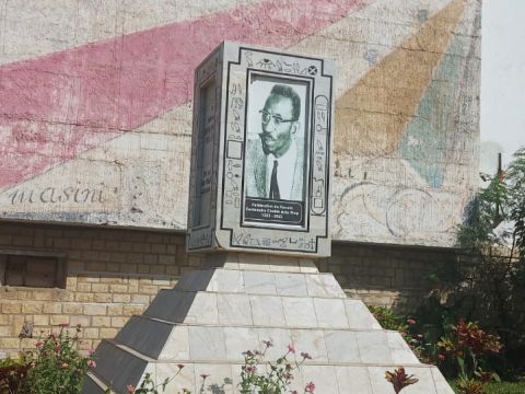 A bust of Chiekh Anta Diop, UCAD's namesake and Senegalese historian and anthropologist, whose work was focused on pre-colonial African culture. 