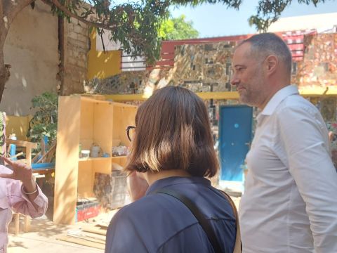 Marion Louisgrand-Sylla giving a tour of Kër Thiossane