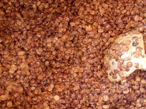 Fermented soumbala that will be dried before being packaged; Credit: Jocelyne Vokouma (2024)