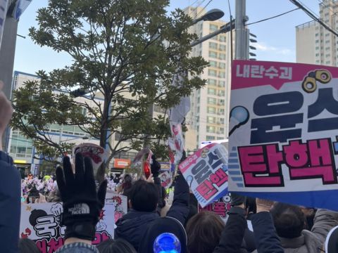 Protesters in Busan, South Korea calling for the impeachment of former president Yoon Suk-yeol. Credit: Stanley Park, 2024
