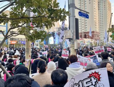 Protesters in Busan, South Korea calling for the impeachment of former president Yoon Suk-yeol. Credit: Stanley Park, 2024